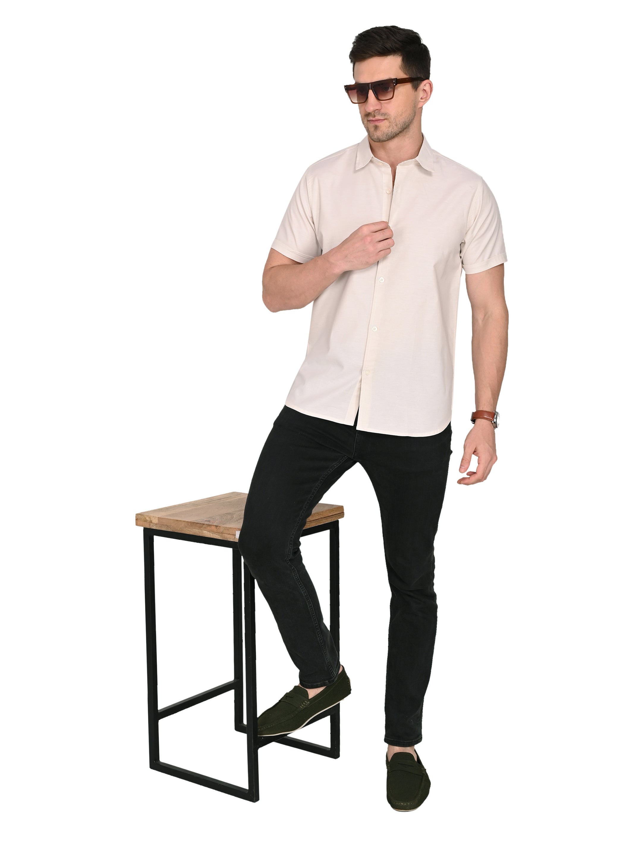 Model wearing casual half sleeve slim-fit cotton linen shirt – BTCwear